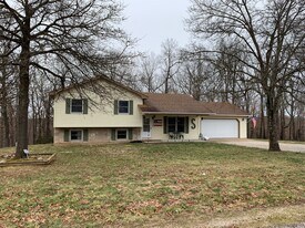 16460 Harmony Ln in St. Robert, MO - Building Photo