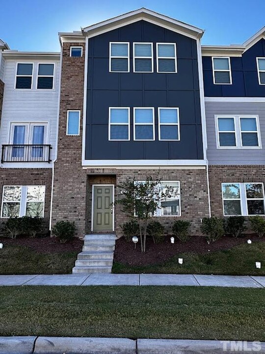 1024 Salt Glaze Ln in Cary, NC - Building Photo