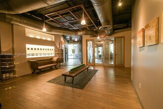 10 SW South River Dr in Miami, FL - Building Photo - Building Photo