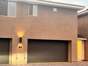 2121 W Sonoran Desert Dr in Phoenix, AZ - Foto de edificio - Building Photo