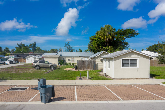 27682 Felts Ave in Bonita Springs, FL - Building Photo - Building Photo