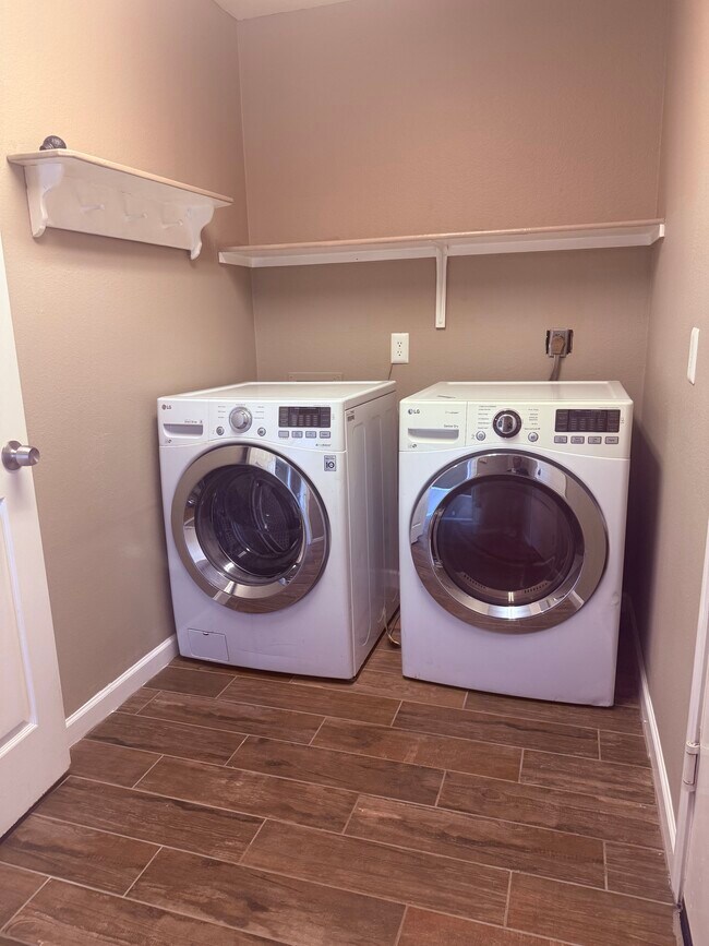 10243 W Reade Ave in Glendale, AZ - Building Photo - Building Photo