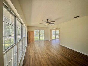 3927 NW 42 Ct in Gainesville, FL - Foto de edificio - Building Photo