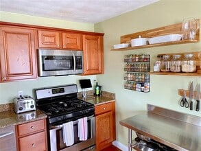 14 Rockland Pl, Unit #2 in Malden, MA - Foto de edificio - Building Photo