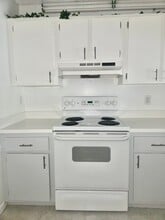 17000 NW 67th Ave, Unit 321 in Hialeah, FL - Building Photo - Building Photo