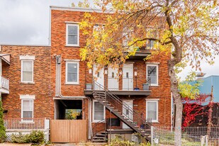 5721 Hamilton Rue in Montréal, QC - Building Photo