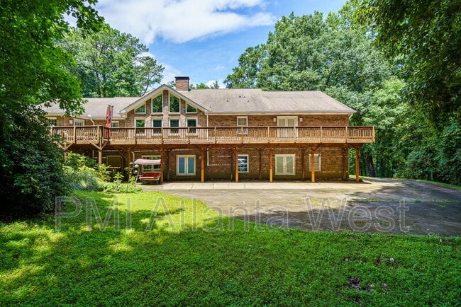 property at 2215 Spalding Dr