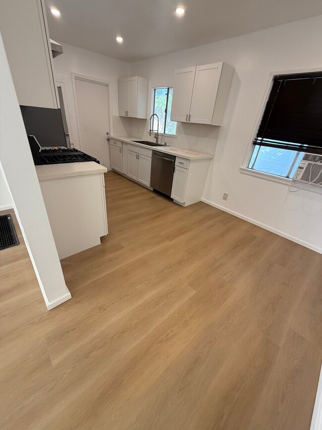 1543 11th St, Unit Unit D in Santa Monica, CA - Building Photo - Building Photo