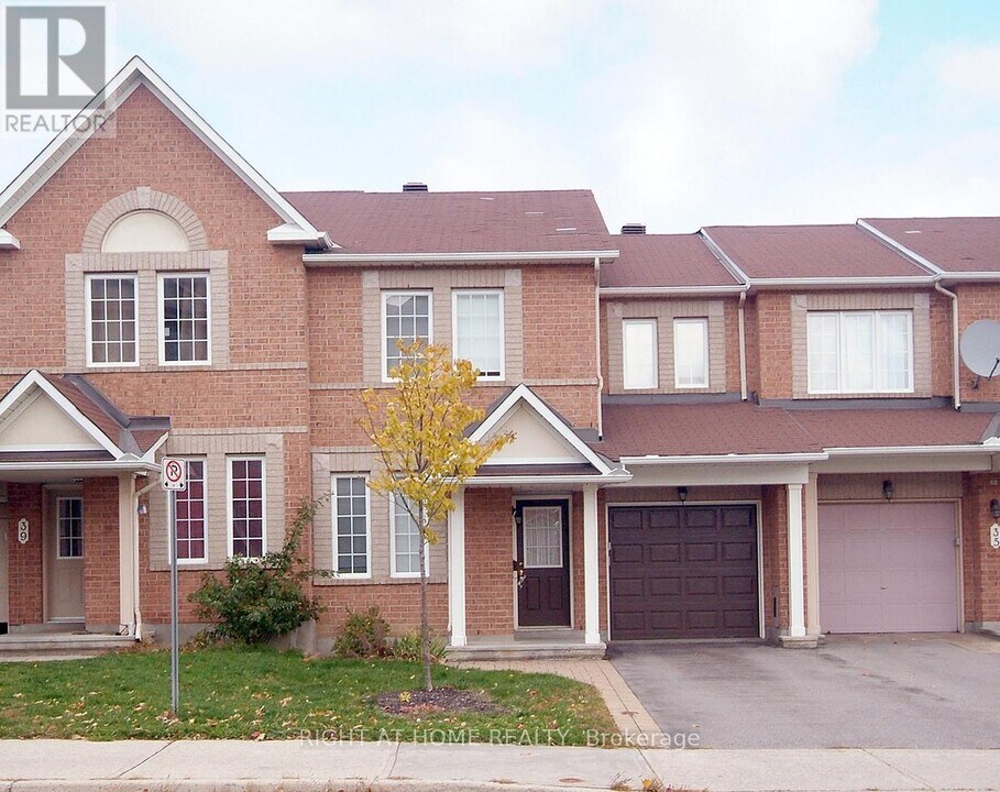 37 Barnstone Dr in Ottawa, ON - Building Photo