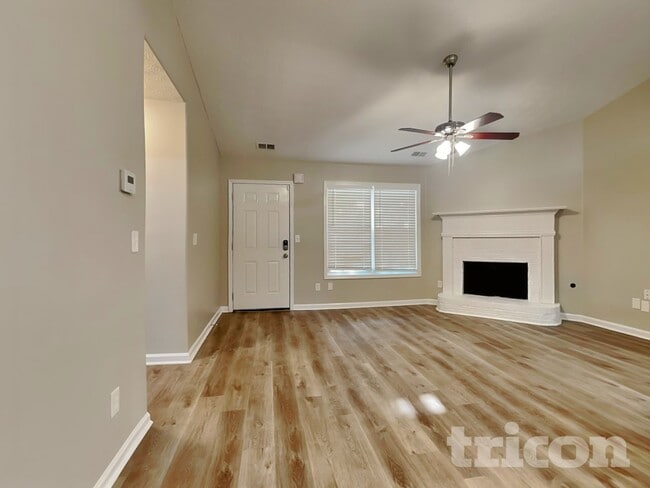 449 Sarah's Ln in Locust Grove, GA - Foto de edificio - Building Photo