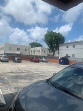 677 SW 9th Ave in Miami, FL - Building Photo - Building Photo