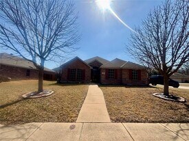 900 Grouse Rd in Glenn Heights, TX - Building Photo