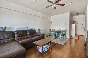 57-10 Junction Blvd in Queens, NY - Building Photo