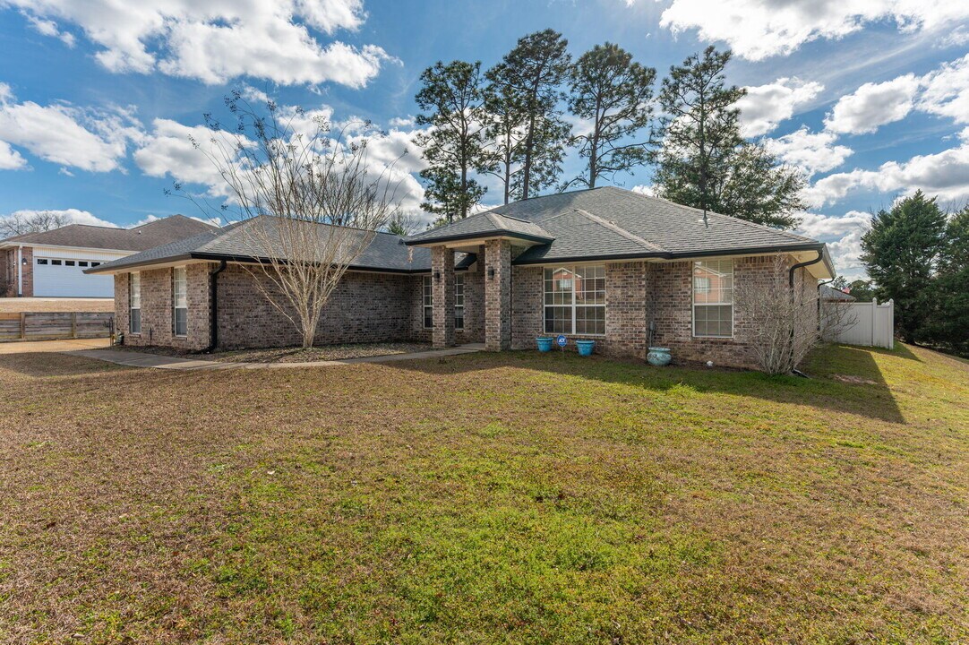 6100 Saddle Horse Ln in Crestview, FL - Building Photo