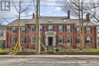 195-195 Poplar Plains Rd in Toronto, ON - Building Photo - Building Photo