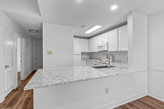 11011 Cal Rd, Unit 92 in Baton Rouge, LA - Foto de edificio - Building Photo