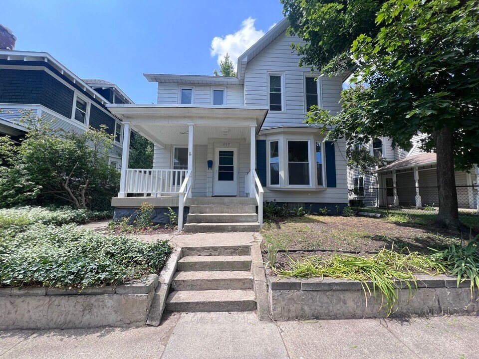 507 Livingston Ave NE in Grand Rapids, MI - Foto de edificio