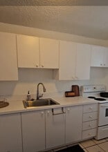 1021 SE Monterey Rd in Stuart, FL - Building Photo - Building Photo