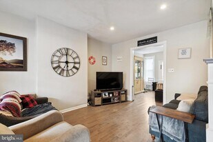 1363 E Rittenhouse St