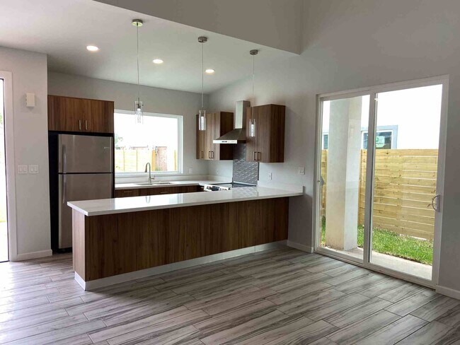 7700 Via Del Mar Cir in Brownsville, TX - Building Photo - Building Photo