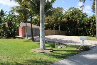 861 NW 116th Ave in Plantation, FL - Building Photo - Building Photo