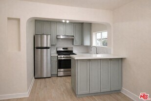 2461 Workman St in Los Angeles, CA - Building Photo