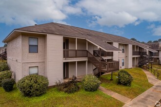 Cedar Creek Village in Shreveport, LA - Foto de edificio - Building Photo