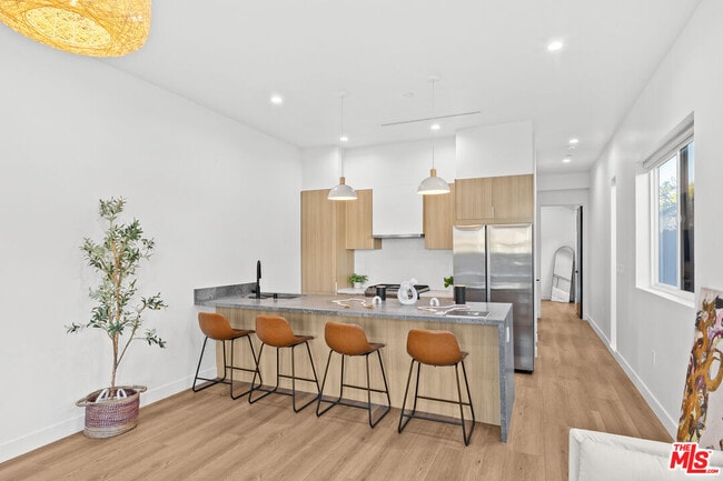 1905 S Corning St in Los Angeles, CA - Building Photo - Building Photo