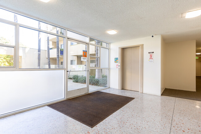 Cambridge house in Van Nuys, CA - Foto de edificio - Lobby