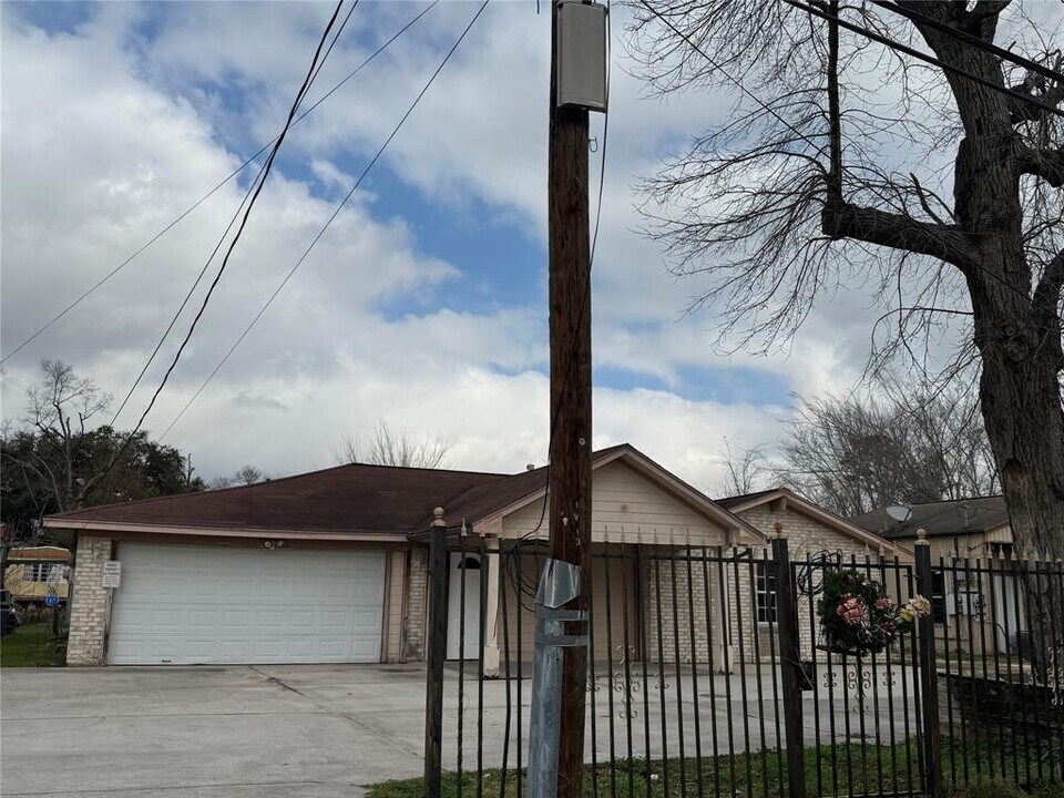 14619 Bonham St in Houston, TX - Building Photo