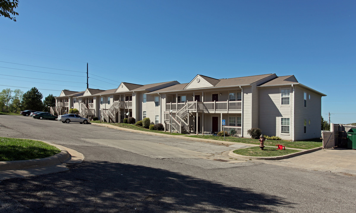 Capstone North Apartments in Atchison, KS - Building Photo