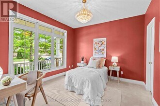 2210 Tiger Rd in Burlington, ON - Building Photo - Building Photo