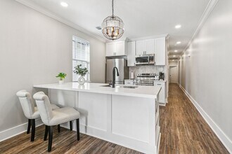 4721 Erato St in New Orleans, LA - Foto de edificio - Building Photo