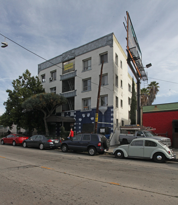 1516 N Normandie Ave in Los Angeles, CA - Foto de edificio