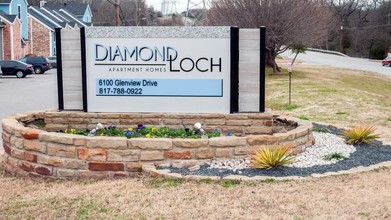 Diamond Loch Apartment Homes in North Richland Hills, TX - Building Photo - Building Photo