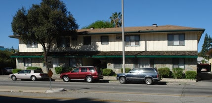 389 N Los Robles in Pasadena, CA - Foto de edificio - Building Photo