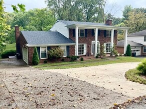 2411 Chadford Way in Louisville, KY - Building Photo - Building Photo