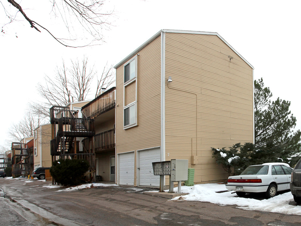 Building 2 in Colorado Springs, CO - Foto de edificio