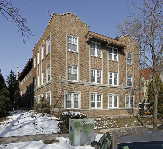 1827 E Park Pl in Milwaukee, WI - Building Photo - Building Photo