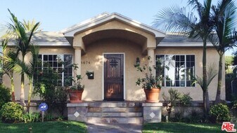 1074 S Plymouth Blvd in Los Angeles, CA - Building Photo
