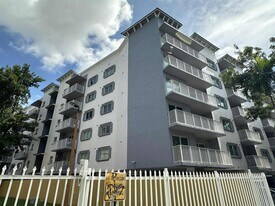 2475 NW 16th St Rd in Miami, FL - Building Photo