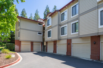 Smoketree Condominiums in Pleasanton, CA - Building Photo - Building Photo