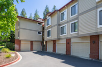 Smoketree Condominiums in Pleasanton, CA - Foto de edificio - Building Photo