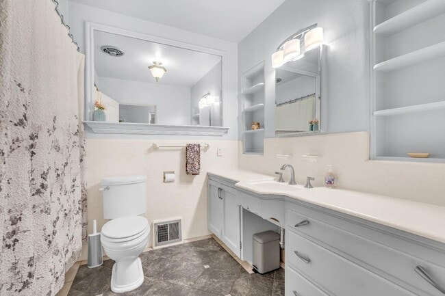 646 E Michigan Ave in Fresno, CA - Building Photo - Building Photo