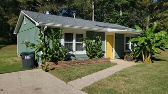 2641 Connally Dr in East Point, GA - Building Photo