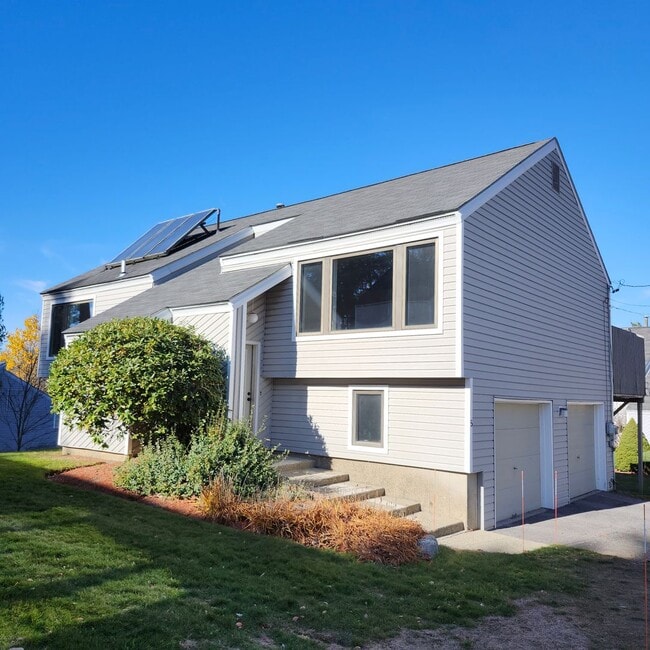 5 Esquire Cir in Nashua, NH - Building Photo - Building Photo