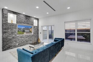 3824 SW 49th Pl in Fort Lauderdale, FL - Building Photo