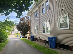 112 Norwood Ave in Cranston, RI - Building Photo - Building Photo