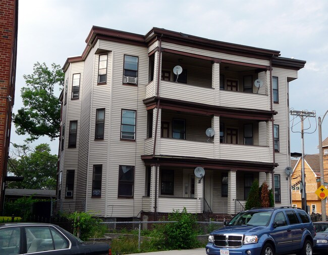 241-243 Woodrow Ave in Boston, MA - Foto de edificio - Building Photo