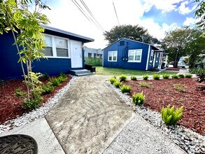 517 Kanuga Dr in West Palm Beach, FL - Building Photo - Building Photo